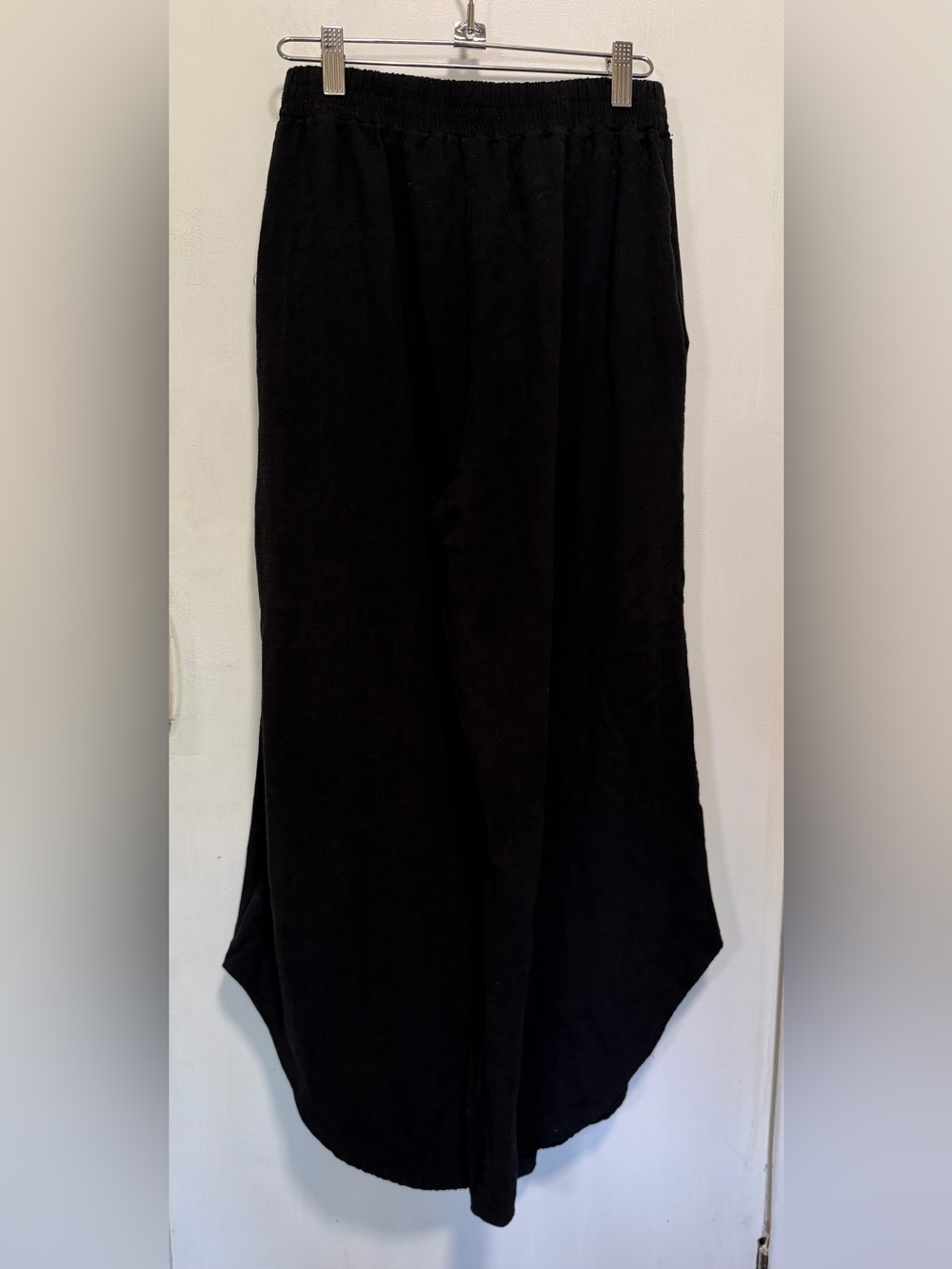 Wasabi & Mint Black Flowy Pants - Picture 2 of 3